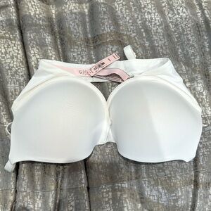 Victoria Secret 34DDD Bra . Brand new. Lightly Lined